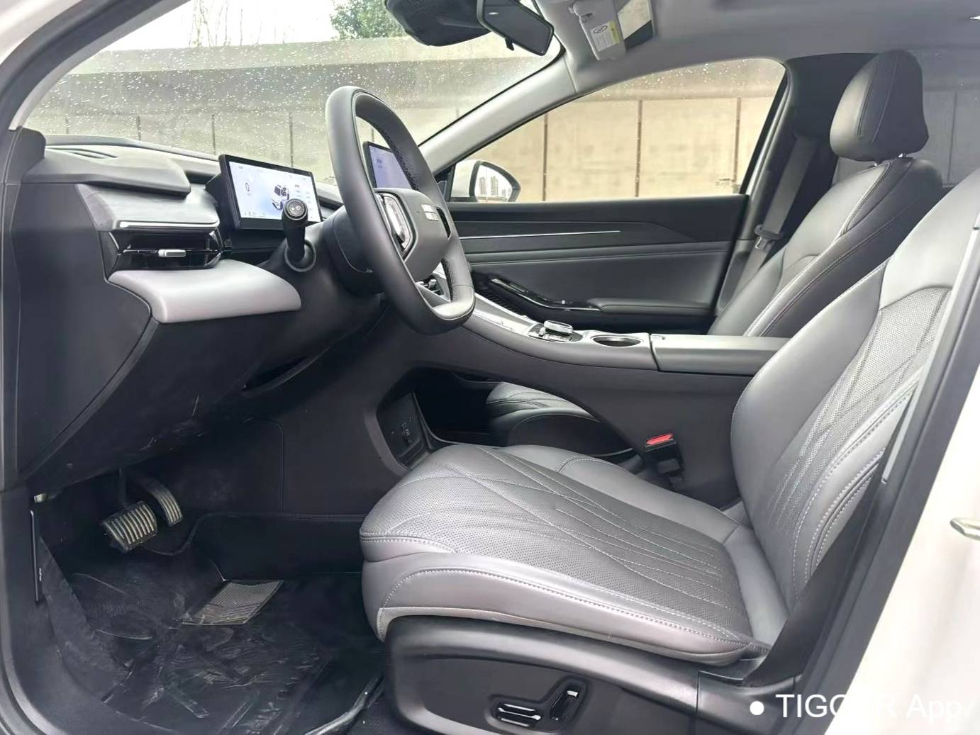 GALAXY 2025 L6 EM-i 1.5 140km Exploration+Edition Automatic Transmission