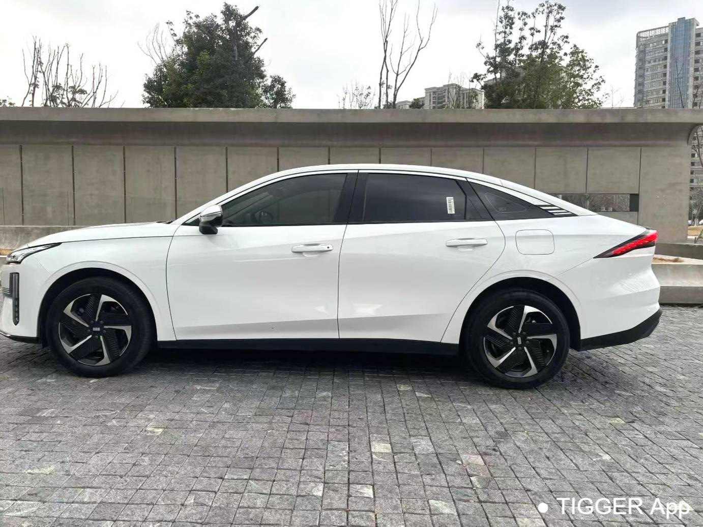 GALAXY 2025 L6 EM-i 1.5 140km Exploration+Edition Automatic Transmission