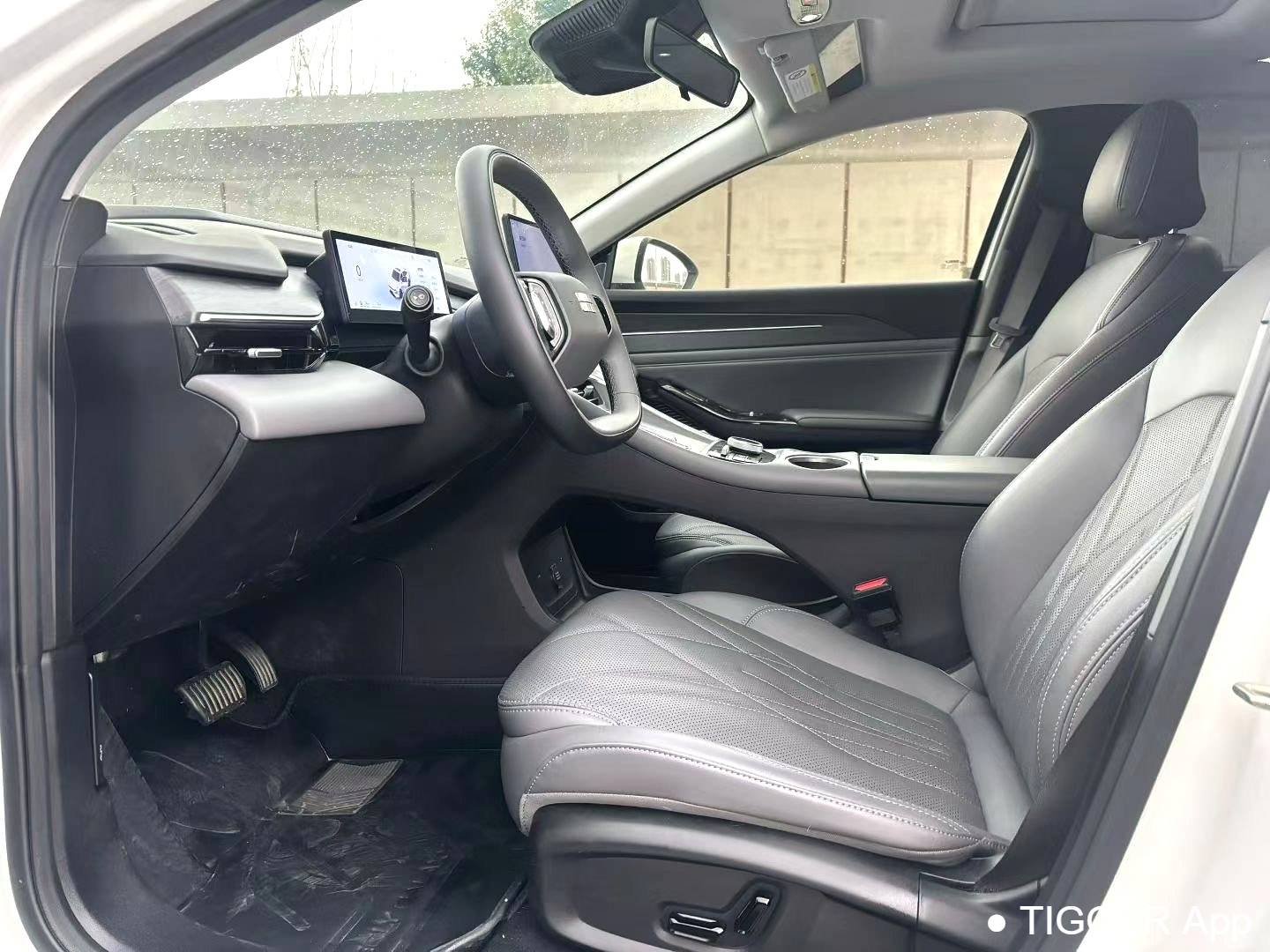 GALAXY 2025 L6 EM-i 1.5 140km Exploration+Edition Automatic Transmission