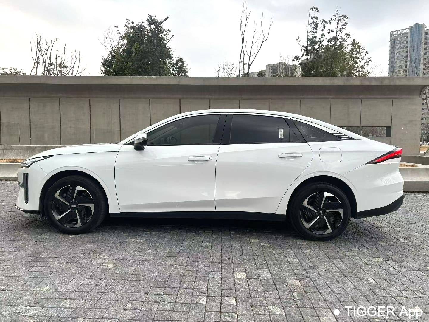 GALAXY 2025 L6 EM-i 1.5 140km Exploration+Edition Automatic Transmission