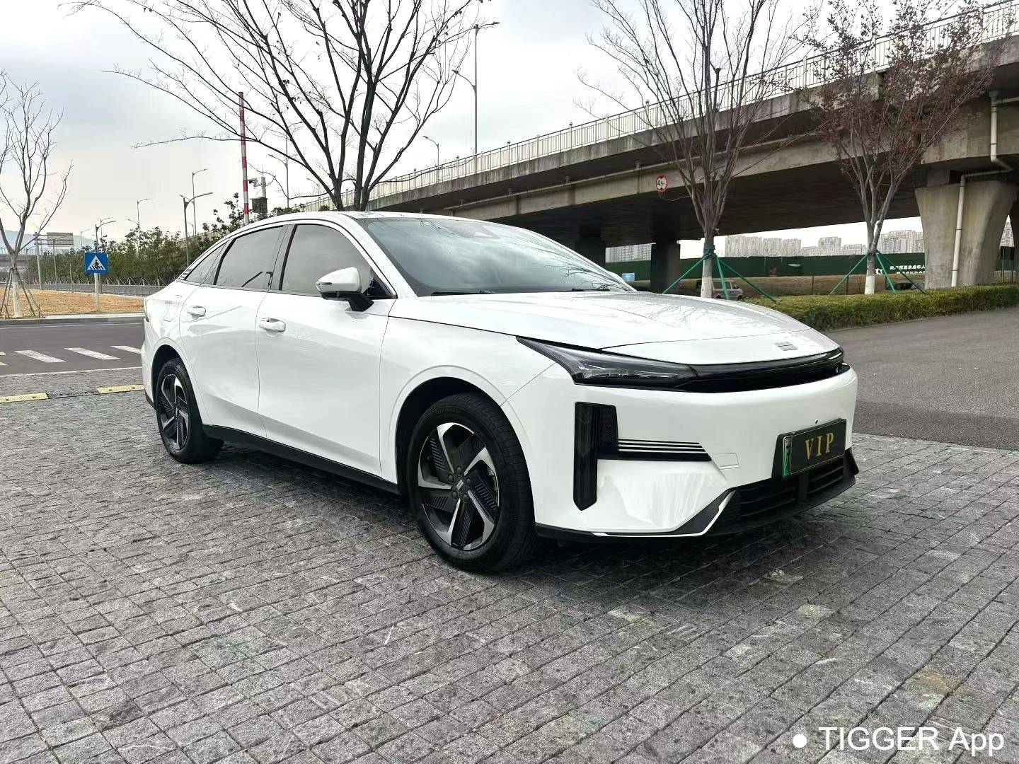 GALAXY 2025 L6 EM-i 1.5 140km Exploration+Edition Automatic Transmission