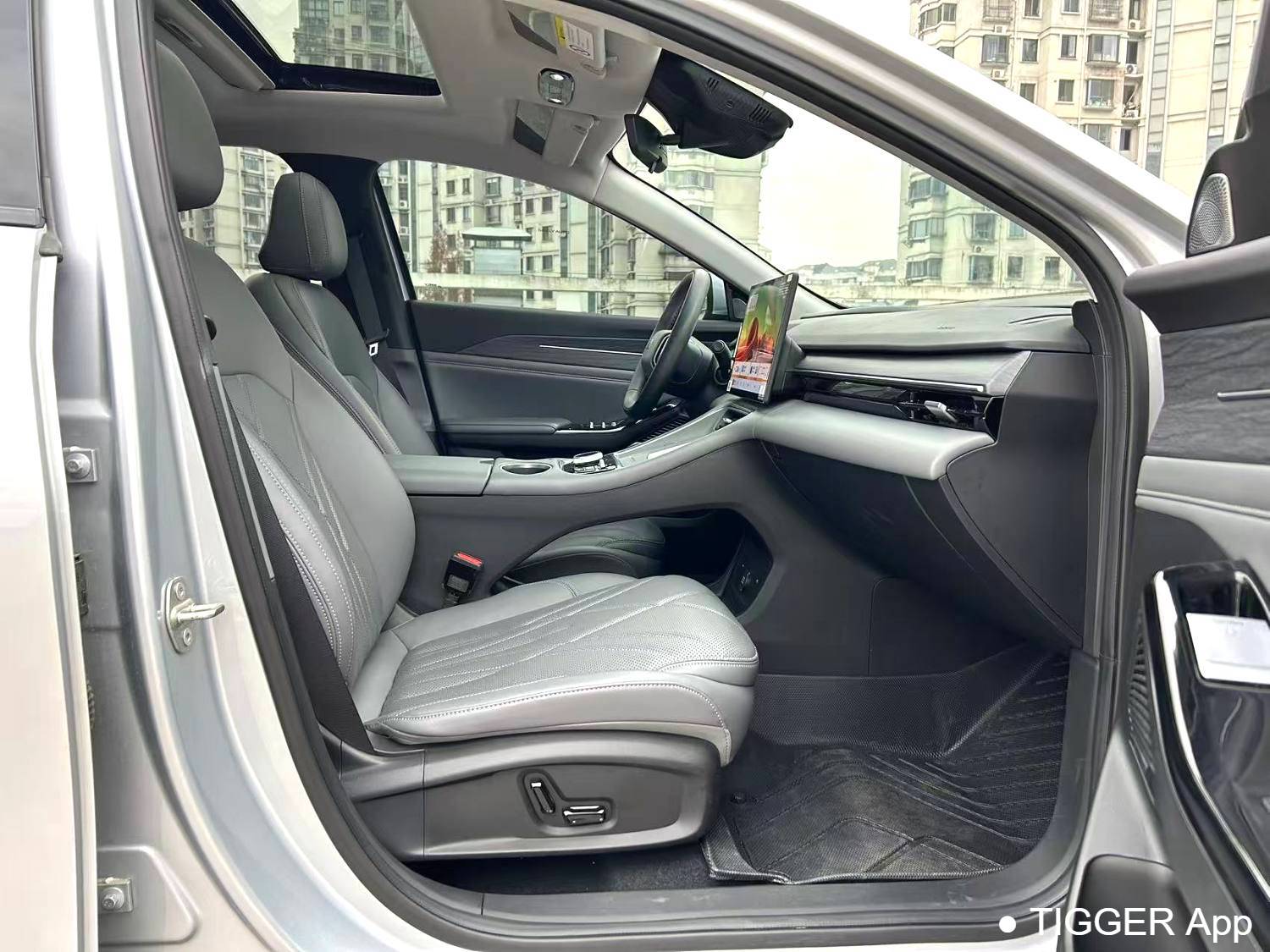 GALAXY 2025 L6 EM-i 1.5 140km Starship Edition Automatic Transmission