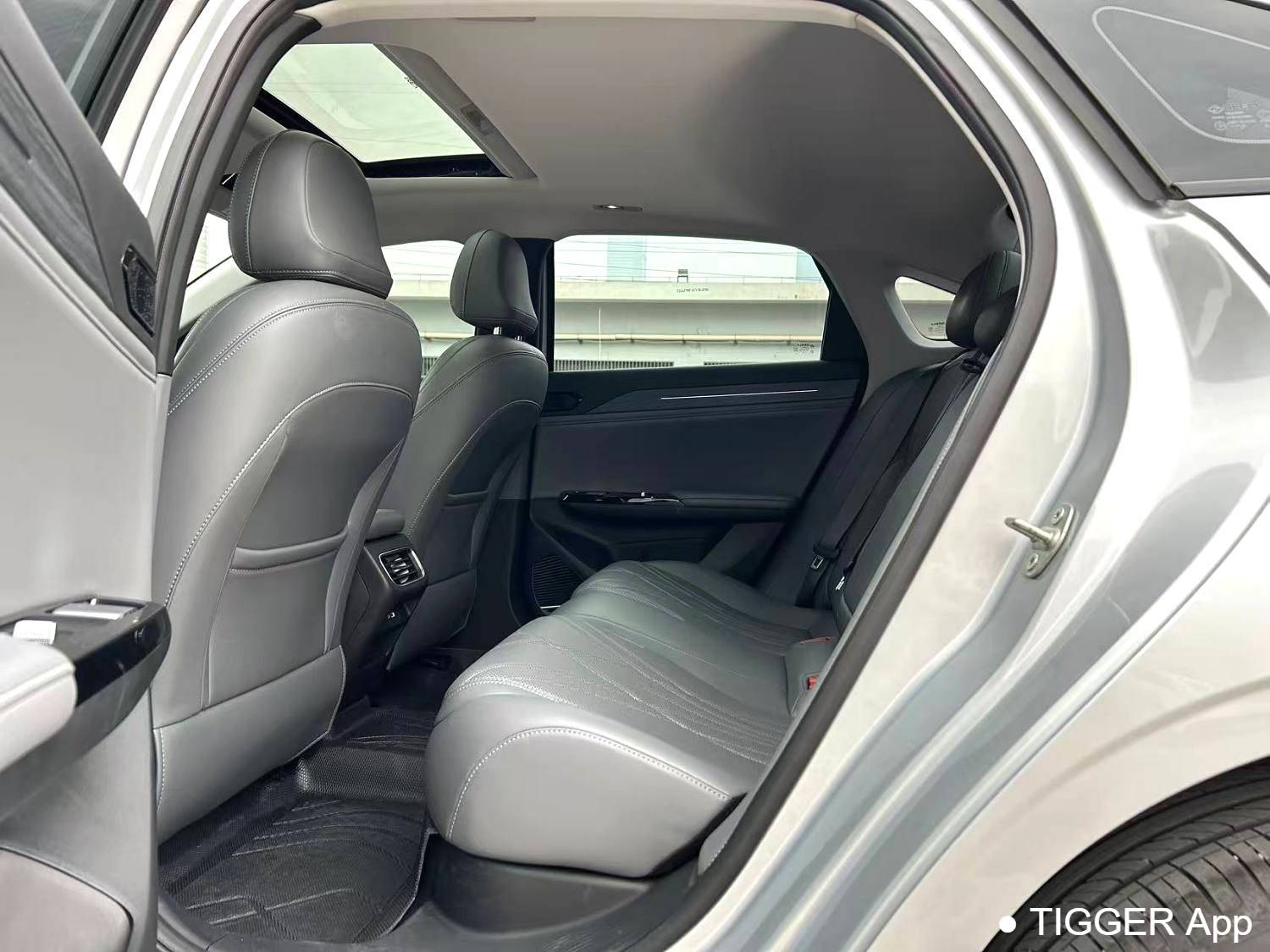 GALAXY 2025 L6 EM-i 1.5 140km Starship Edition Automatic Transmission