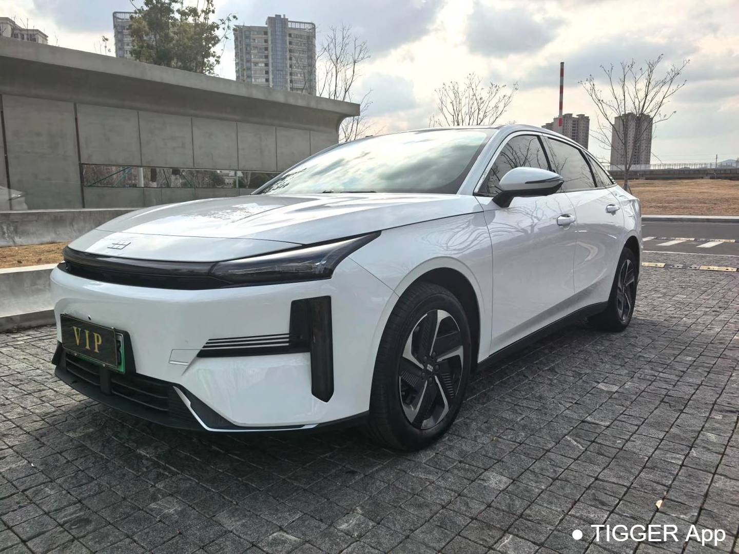 GALAXY  2025 L6 EM-i 1.5 140km Starship Edition Automatic Transmission