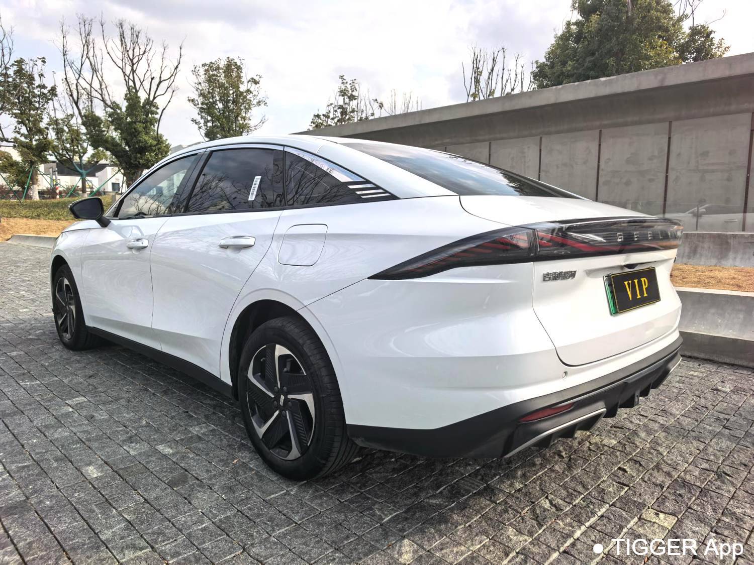 GALAXY  2025 L6 EM-i 1.5 140km Starship Edition Automatic Transmission