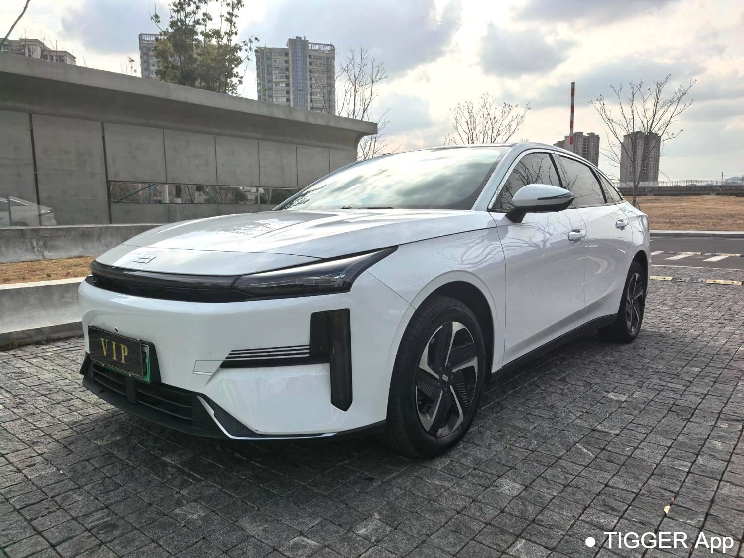 GALAXY  2025 L6 EM-i 1.5 140km Starship Edition Automatic Transmission