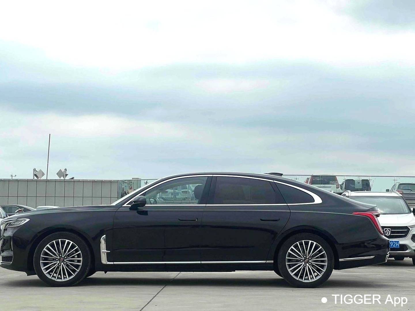 Hong Qi 2022 H9 48V 2.0T Intelligent Connection Flag Enjoyment Edition Automatic Transmission