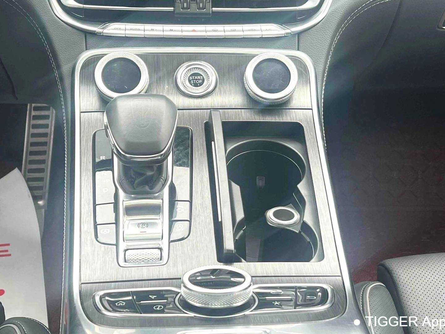 Hong Qi 2022 H9 48V 2.0T Intelligent Connection Flag Enjoyment Edition Automatic Transmission