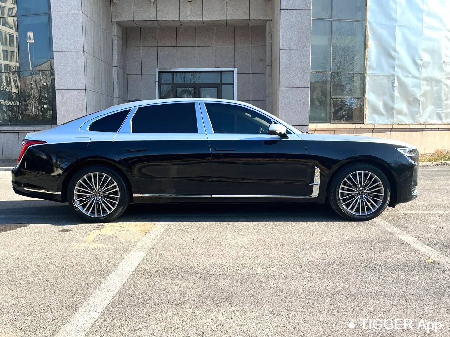 Hong Qi  2023 H9 48V 2.0T Intelligent Connection Flag Enjoyment Edition Automatic Transmission