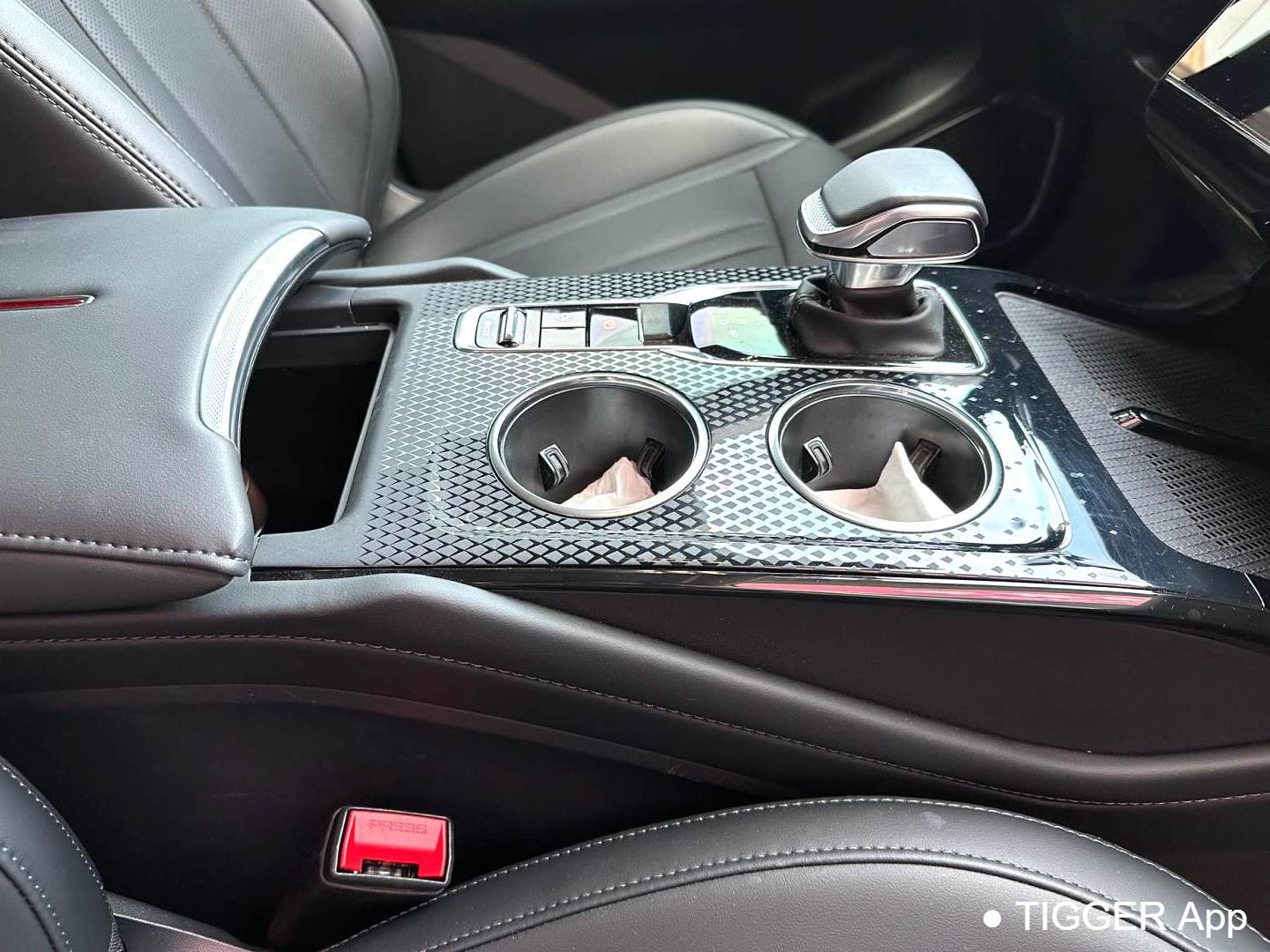 Hong Qi 2023 HS3 1.5T 2WD Shanwei Edition Automatic Transmission