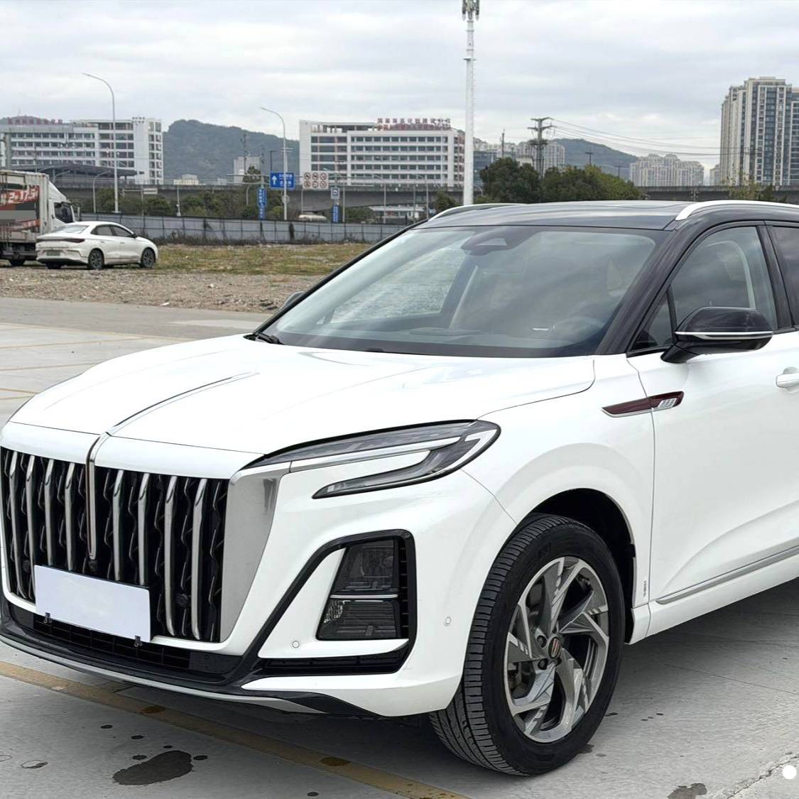 Hong Qi 2023 HS3 2.0T four-wheel drive with automatic transmission سيارة مستعملة
