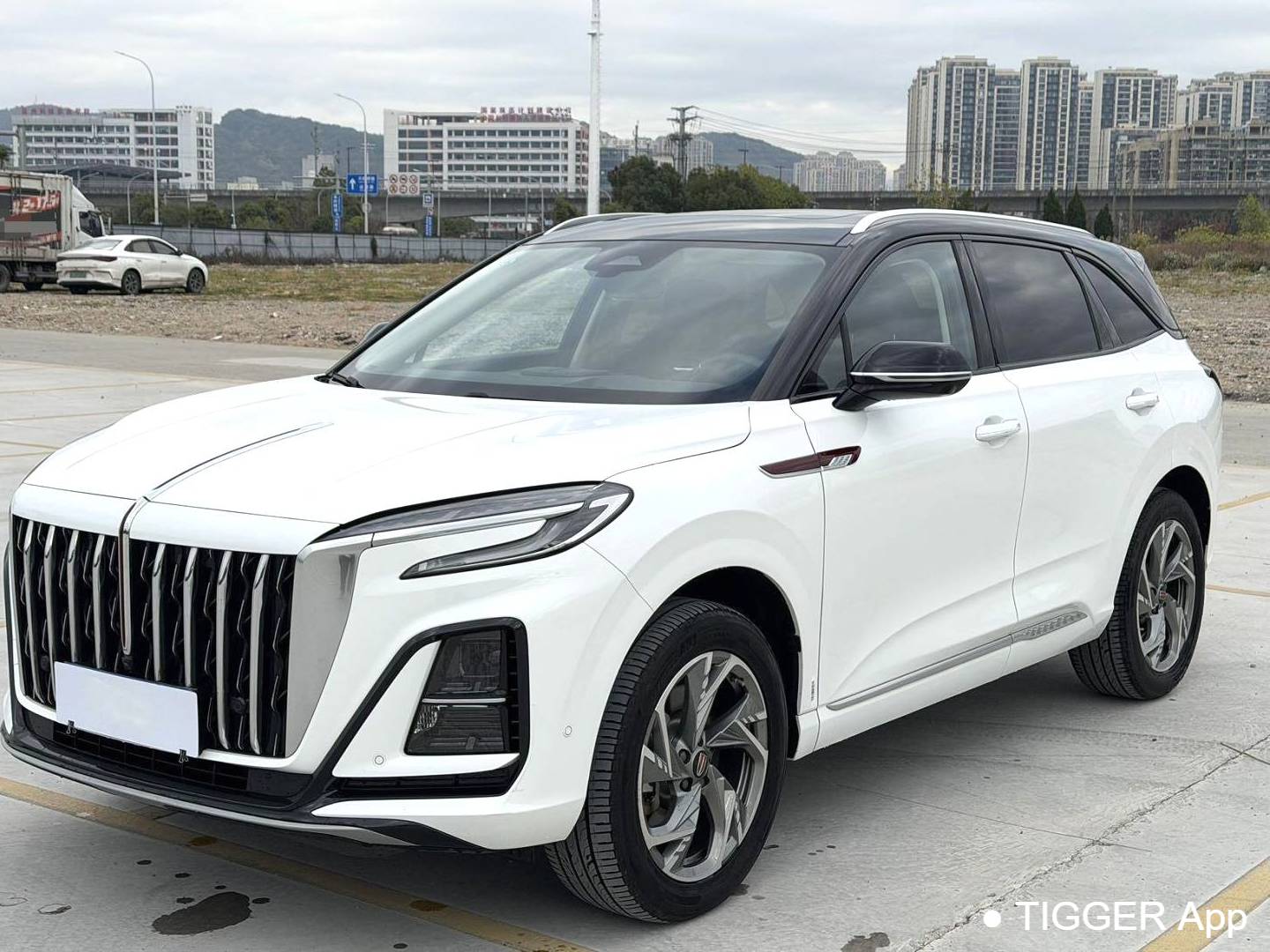 Hong Qi 2023 HS3 2.0T four-wheel drive with automatic transmission