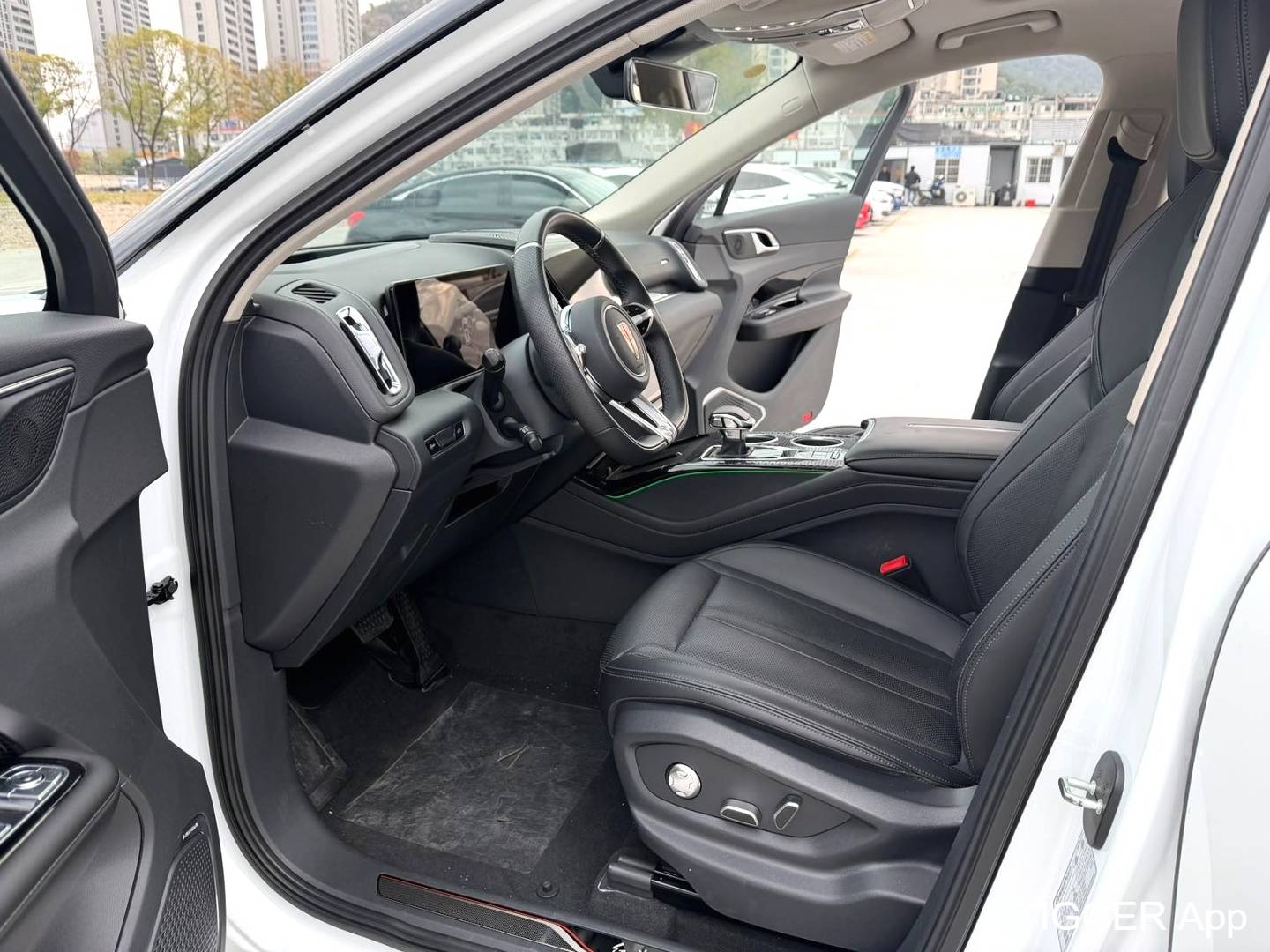 Hong Qi 2023 HS3 2.0T four-wheel drive with automatic transmission