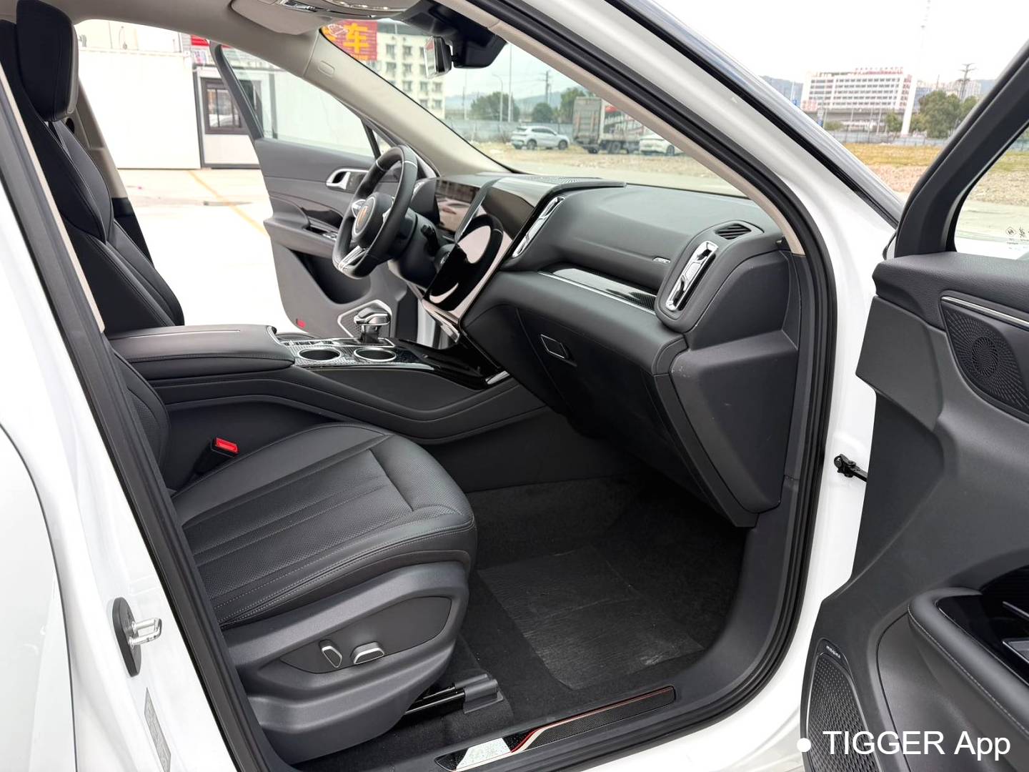 Hong Qi 2023 HS3 2.0T four-wheel drive with automatic transmission