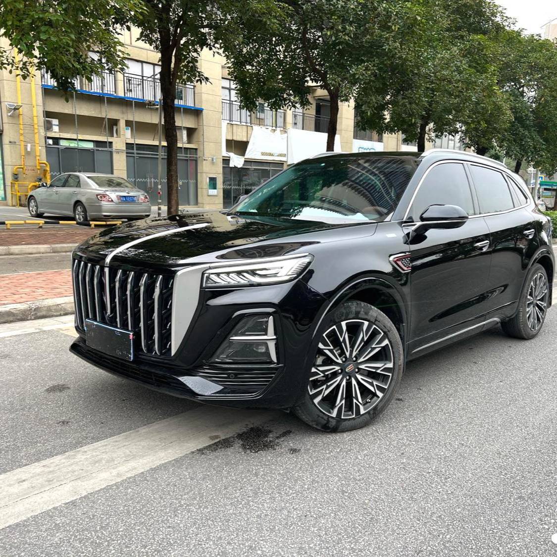 Hong Qi 2023 HS5 2.0T 4WD Flag Enjoy Pro Edition Automatic سيارة مستعملة