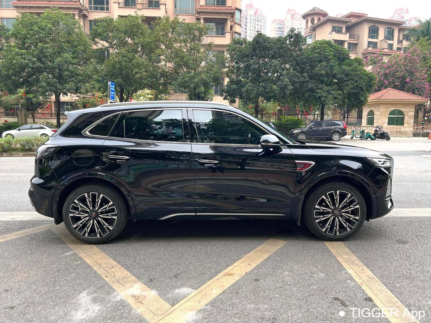 مستعمل Hong Qi 2023 HS5 2.0T 4WD Flag Enjoy Pro Edition Automatic