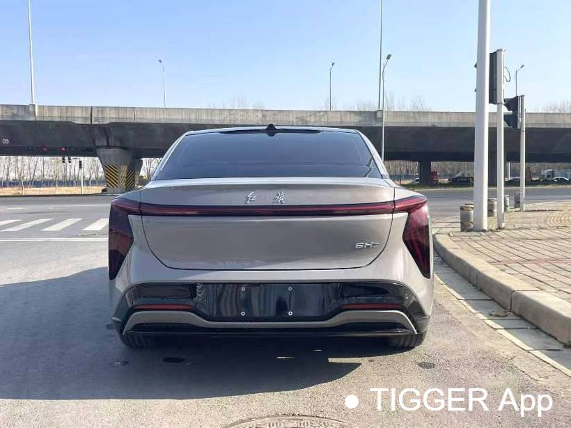 Hong Qi 2025 EH7 640 4WD Intelligent Selection Automatic Transmission