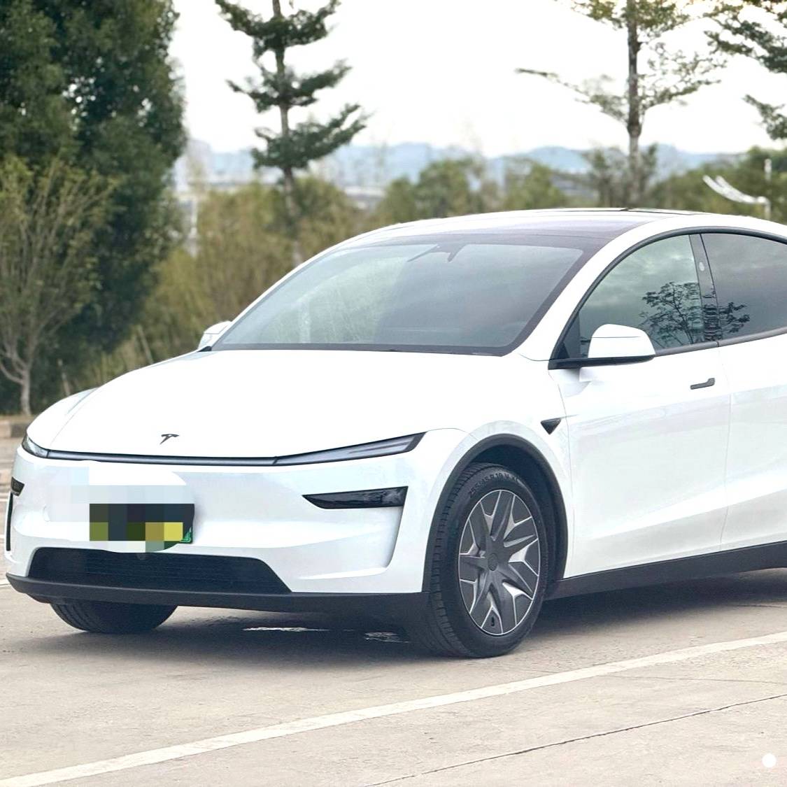TESLA 2025 Model Y Long Range All Wheel Drive Automatic Transmission 二手车