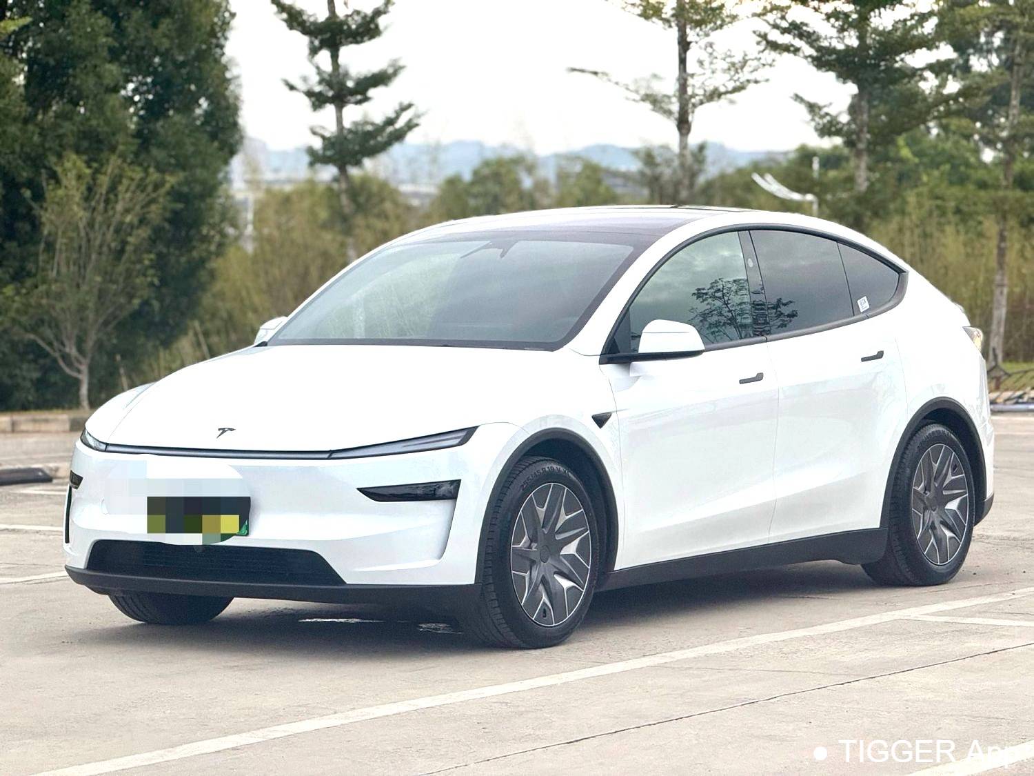 TESLA 2025 Model Y Long Range All Wheel Drive Automatic Transmission