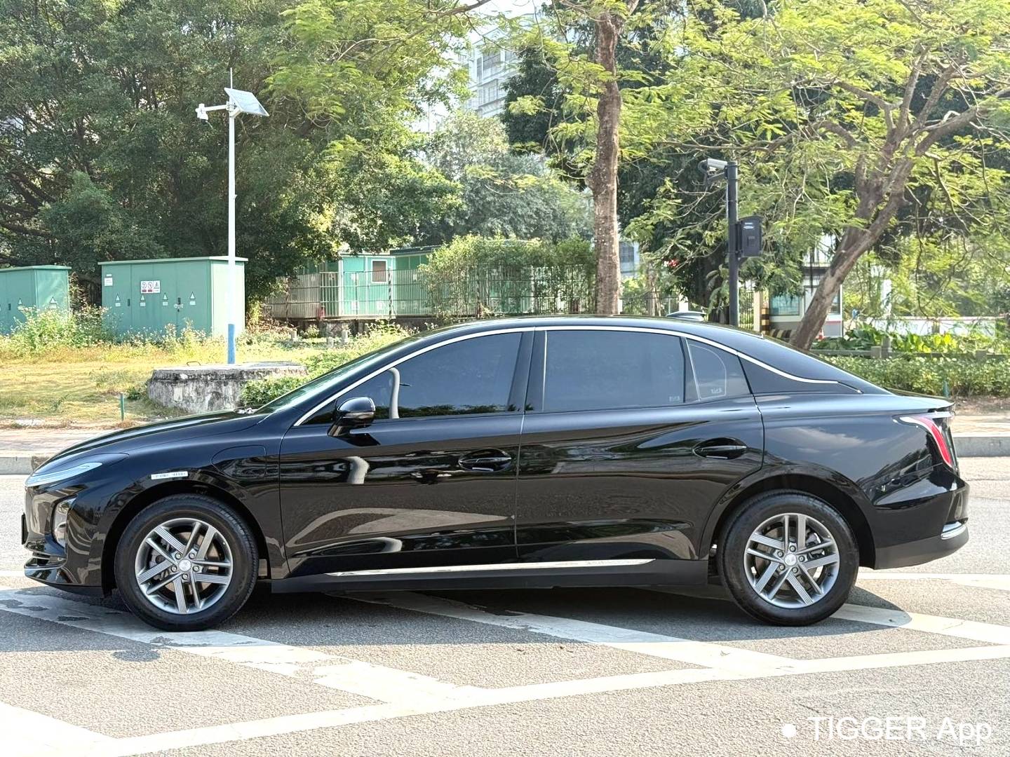 Hong Qi 2025 E-QM5 500km Mobility Edition Automatic Transmission