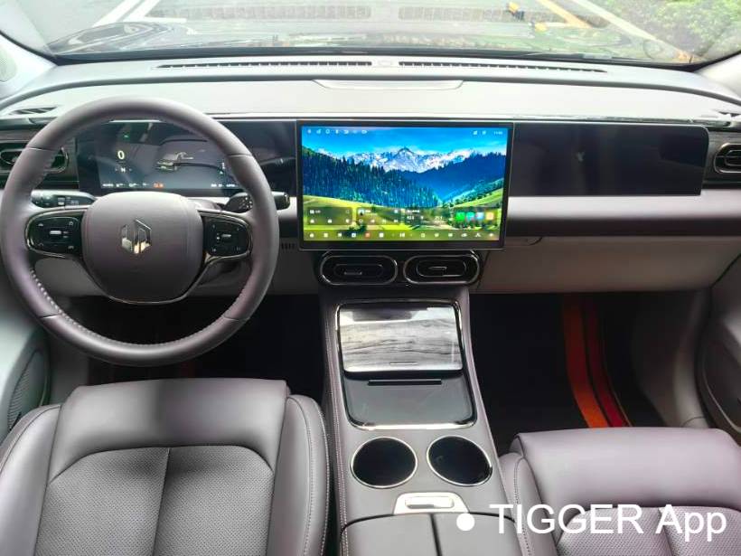 LEAP 2024 C11 300 Premium Edition Automatic Transmission