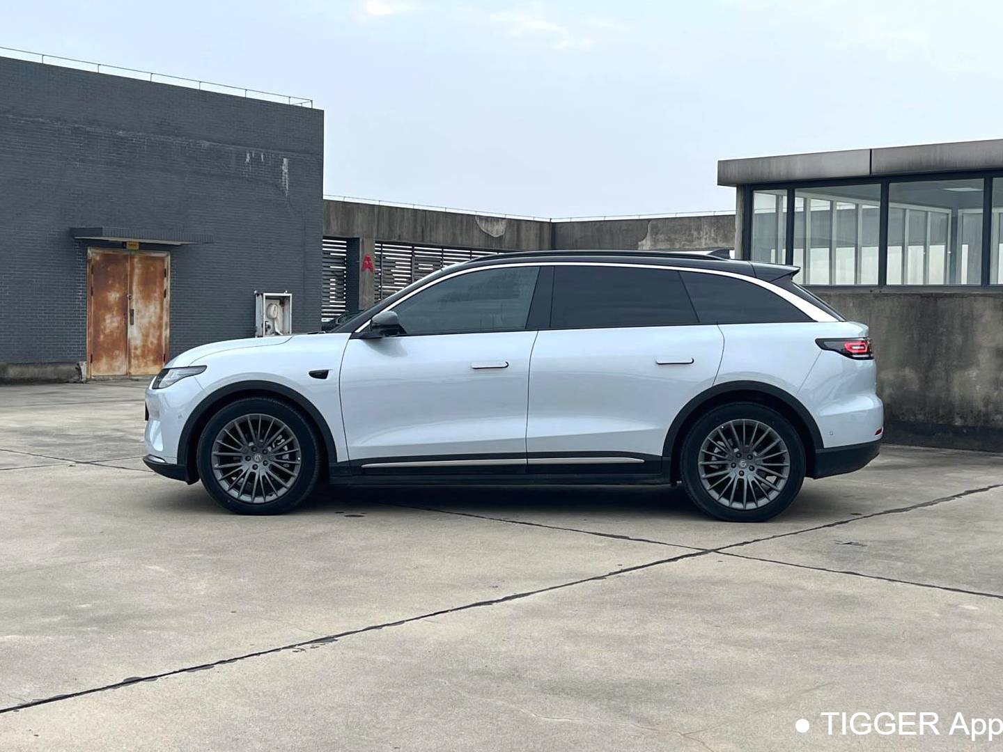 LEAP 2024 C11 580 Premium Edition Automatic Transmission