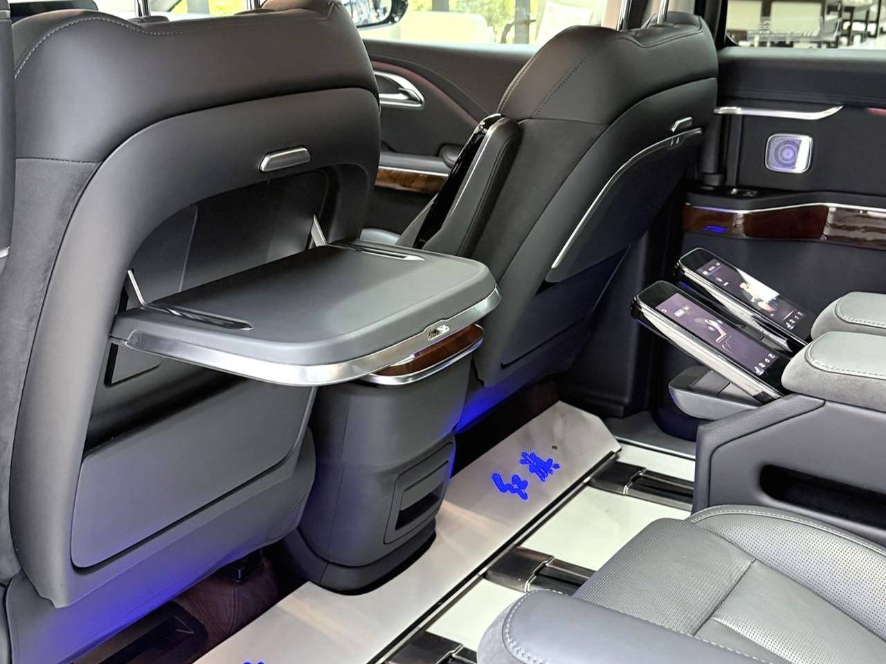 Hong Qi  2024 HQ9 PHEV 2.0T 4WD Luxury Edition Automatic Transmission