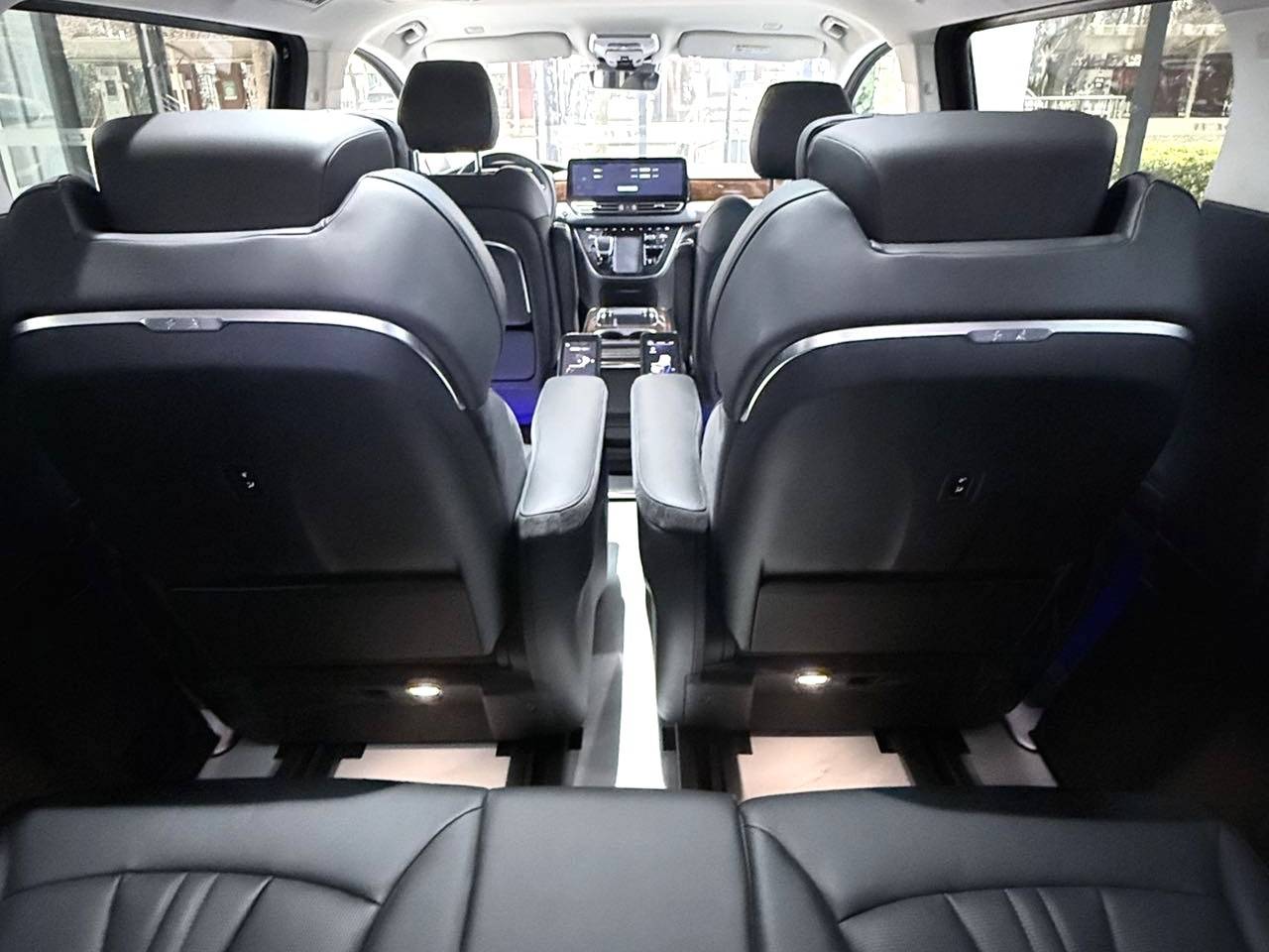 Hong Qi  2024 HQ9 PHEV 2.0T 4WD Luxury Edition Automatic Transmission