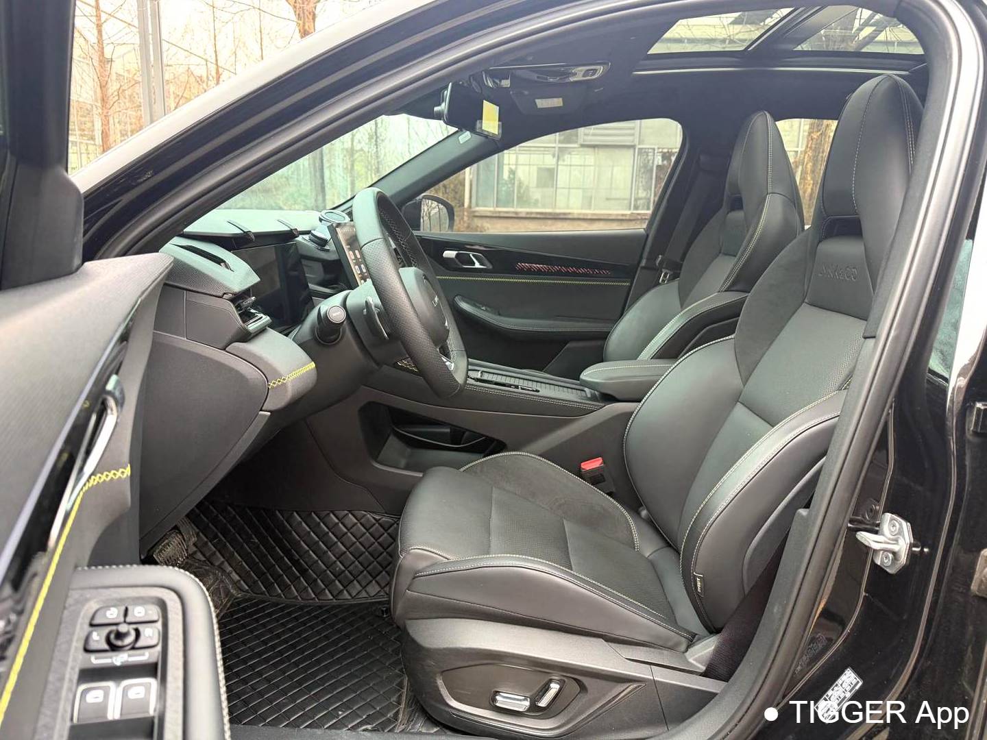 LYNK&CO 2023 LYNK&CO 03 1.5TD Power Pro Automatic Transmission