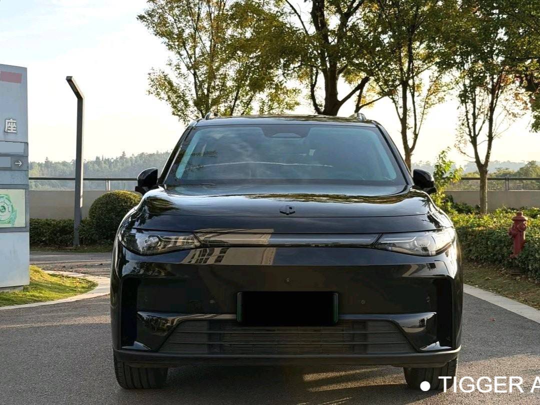 LEAP 2024 C16 200 Premium Edition Automatic Transmission