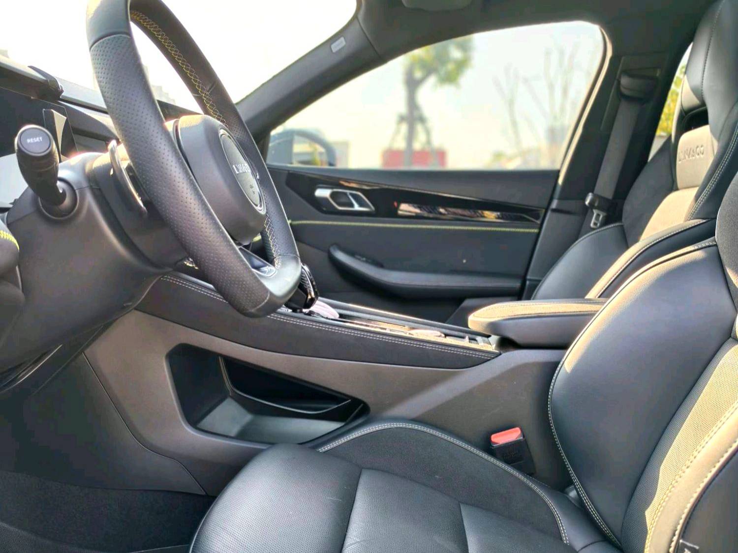 LYNK&CO 2023 LYNK&CO 03 1.5TD Power Pro Automatic Transmission