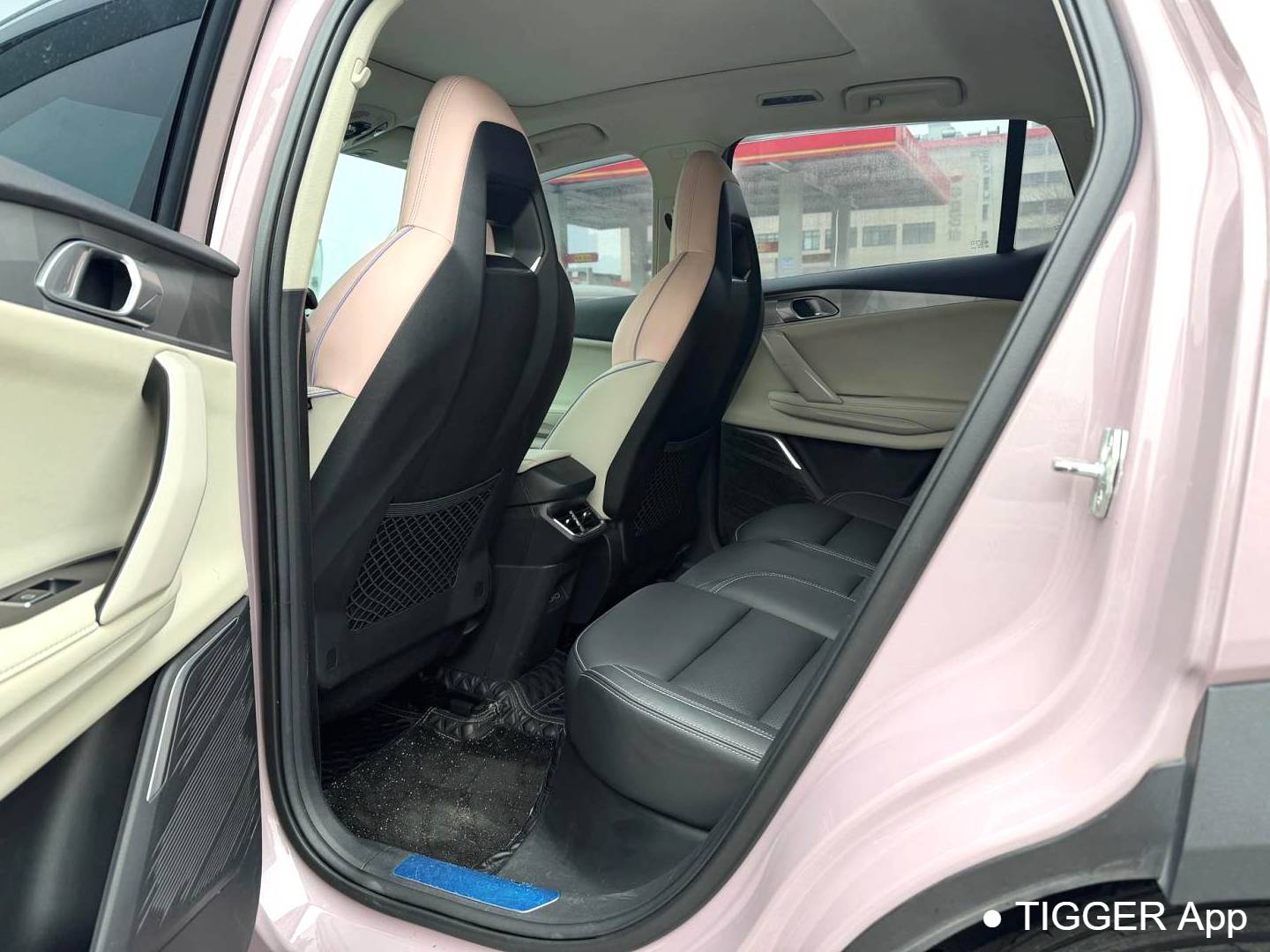 LYNK&CO 2022 LYNK&CO 06 1.5TD Shero Pink Special Edition Automatic Transmission