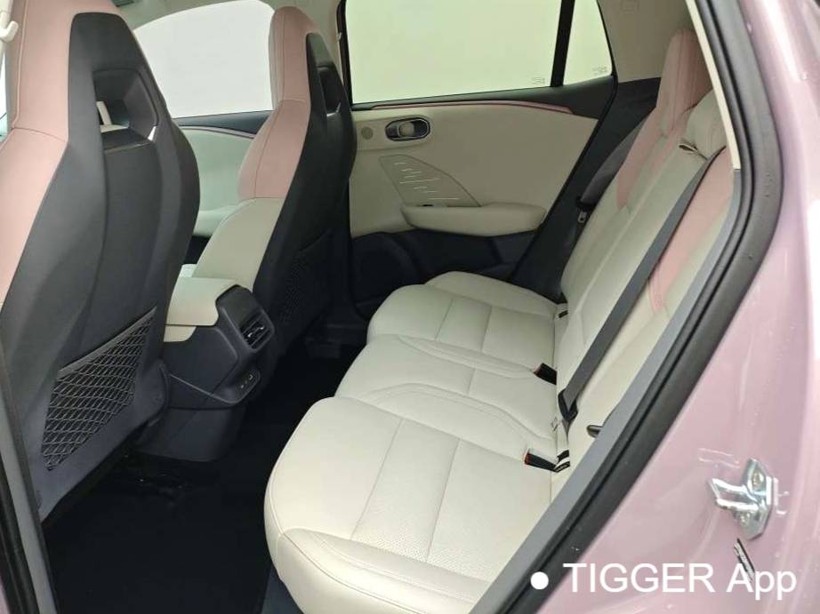 LYNK&CO  2023 LYNK&CO  06 EM-P 1.5 126 Long Range Halo Automatic Transmission