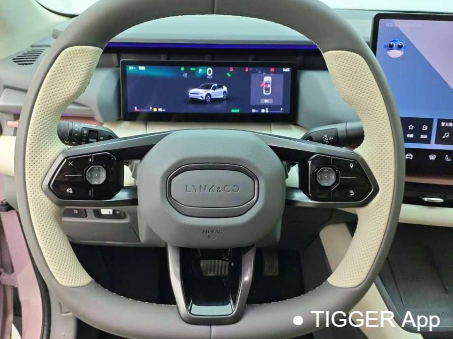 LYNK&CO  2023 LYNK&CO  06 EM-P 1.5 126 Long Range Halo Automatic Transmission