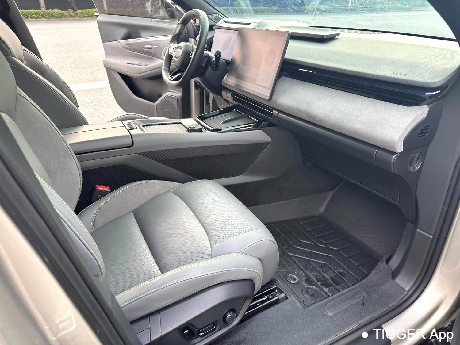 LYNK&CO 2023 LYNK&CO 08 EM-P 1.5T 220km four-wheel drive performance Halo automatic transmission