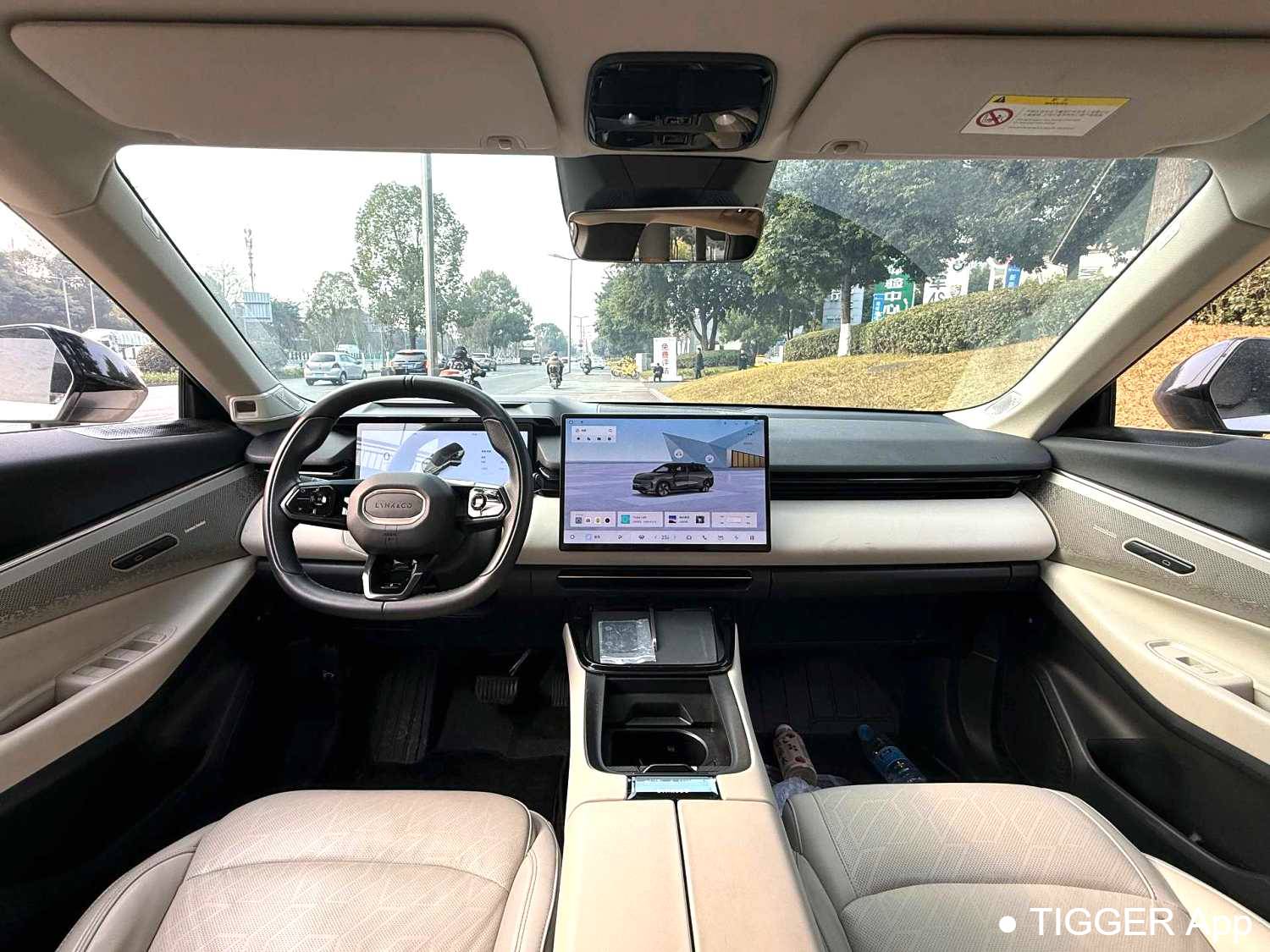 LYNK&CO 2023 LYNK&CO 08 EM-P 1.5T 220km Limited Edition Automatic Transmission