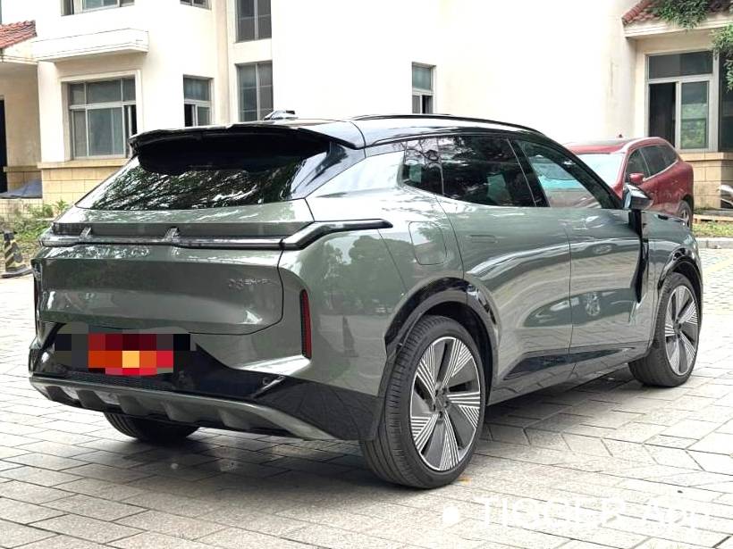 LYNK&CO 2023 LYNK&CO 08 EM-P 1.5T 220km four-wheel drive performance Halo automatic transmission
