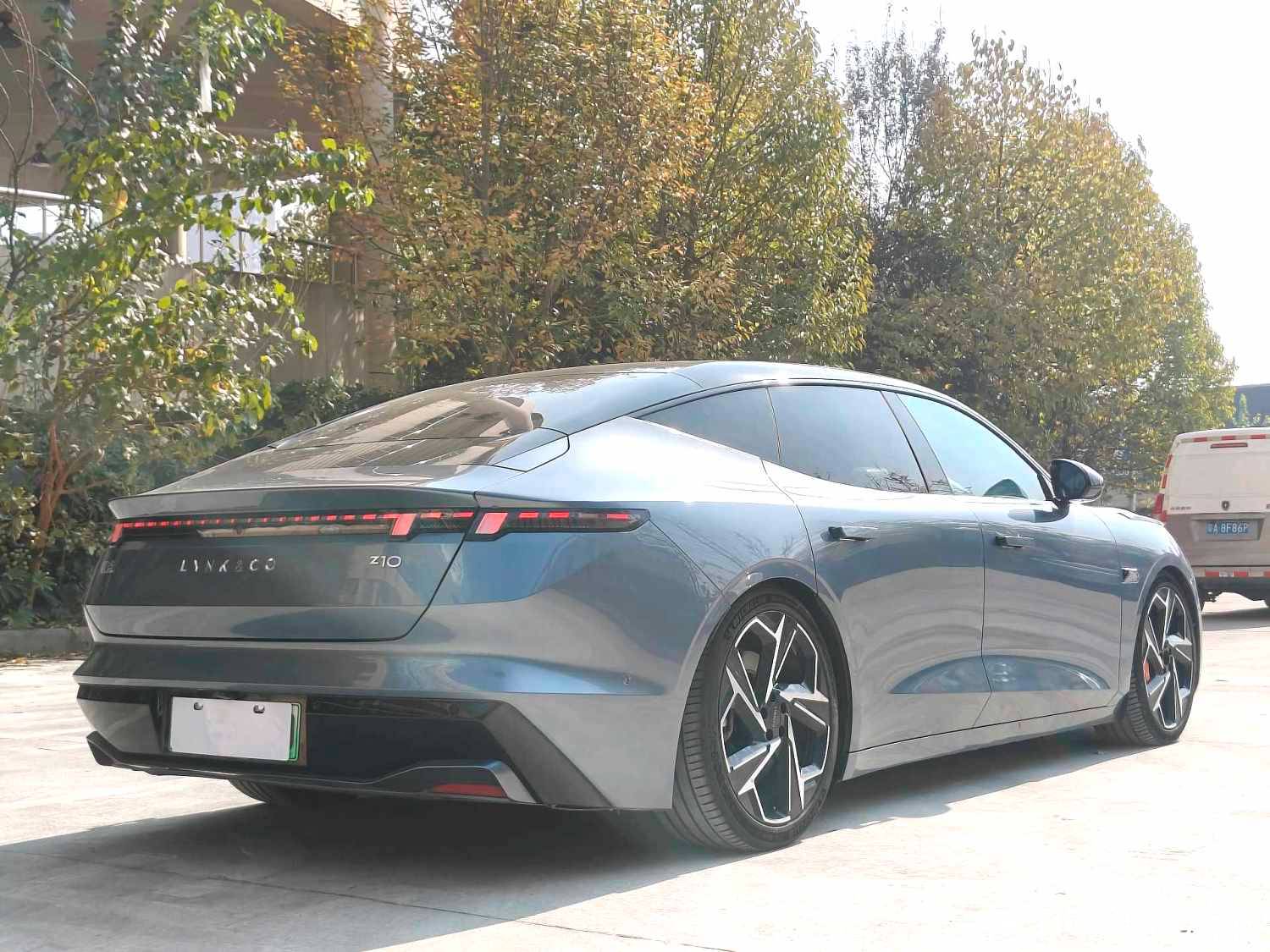 LYNK&CO 2024 Z10 702km four-wheel drive intelligent driving Ultra automatic transmission