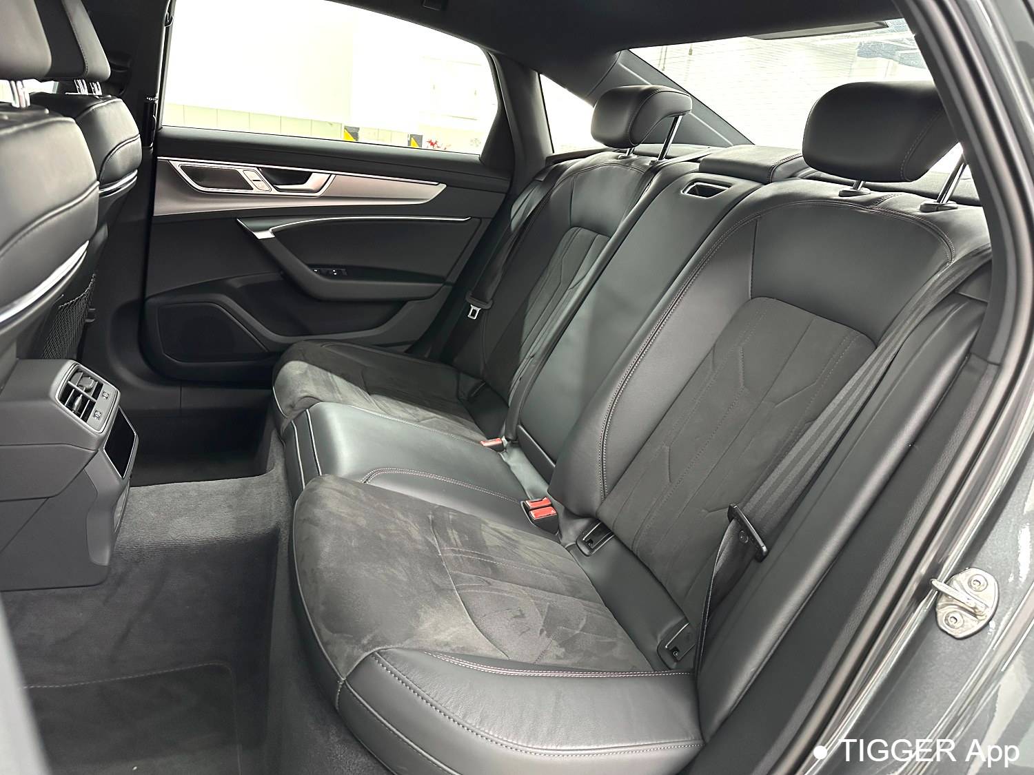 Audi 2024 A6L 2.0TFSI 45TFSI Select Dynamic Automatic Transmission