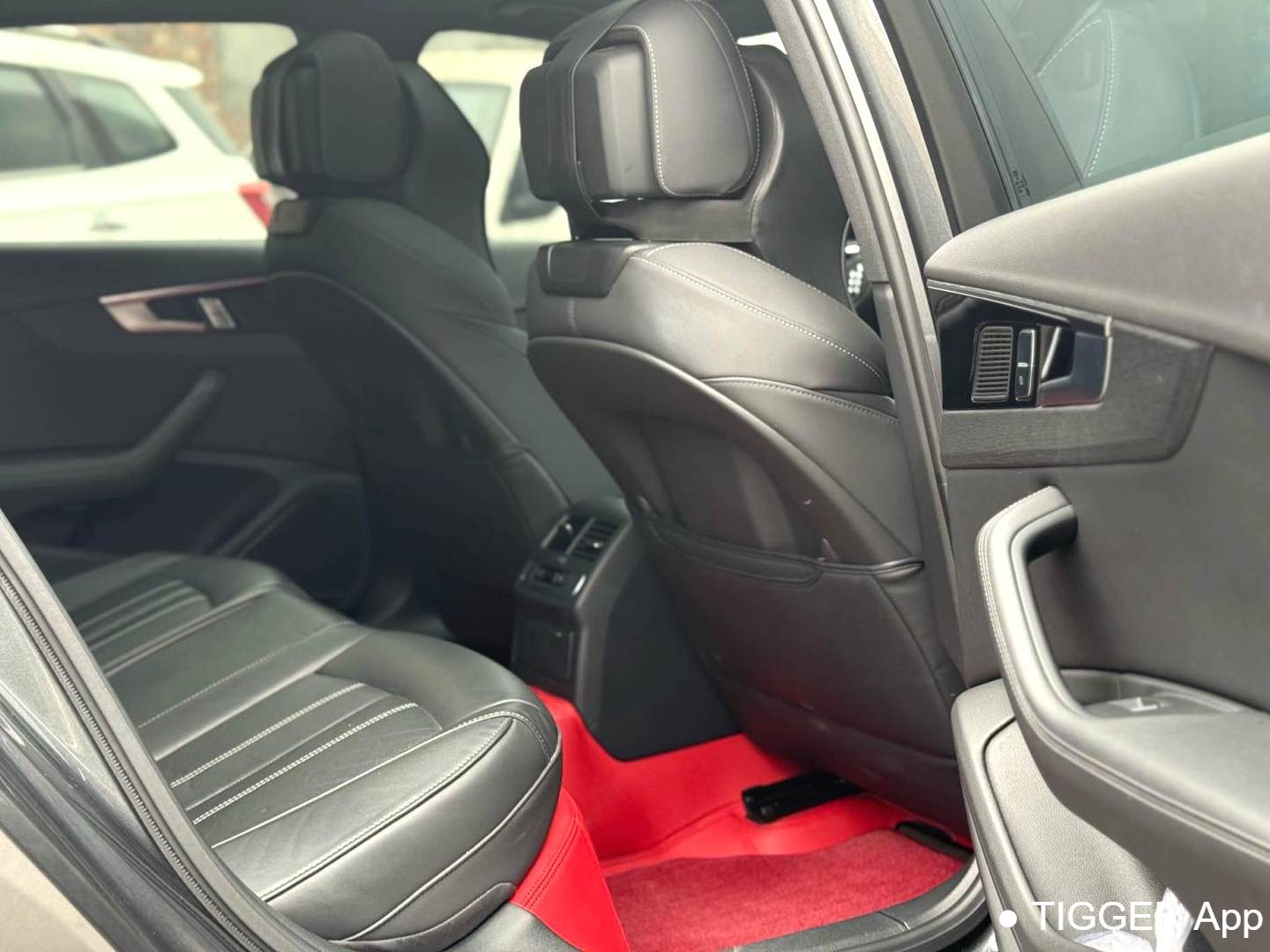 Audi 2024 A4L 2.0TFSI 40TFSI Luxury Dynamic (Starry Night Edition) Automatic Transmission