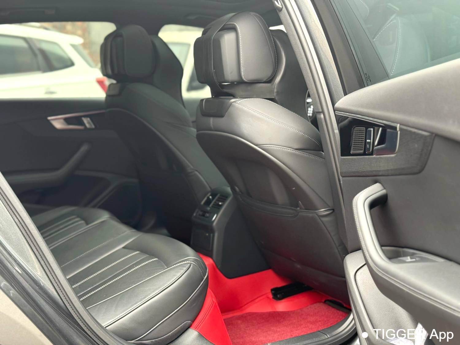 Audi 2024 A4L 2.0TFSI 40TFSI Luxury Dynamic (Starry Night Edition) Automatic Transmission