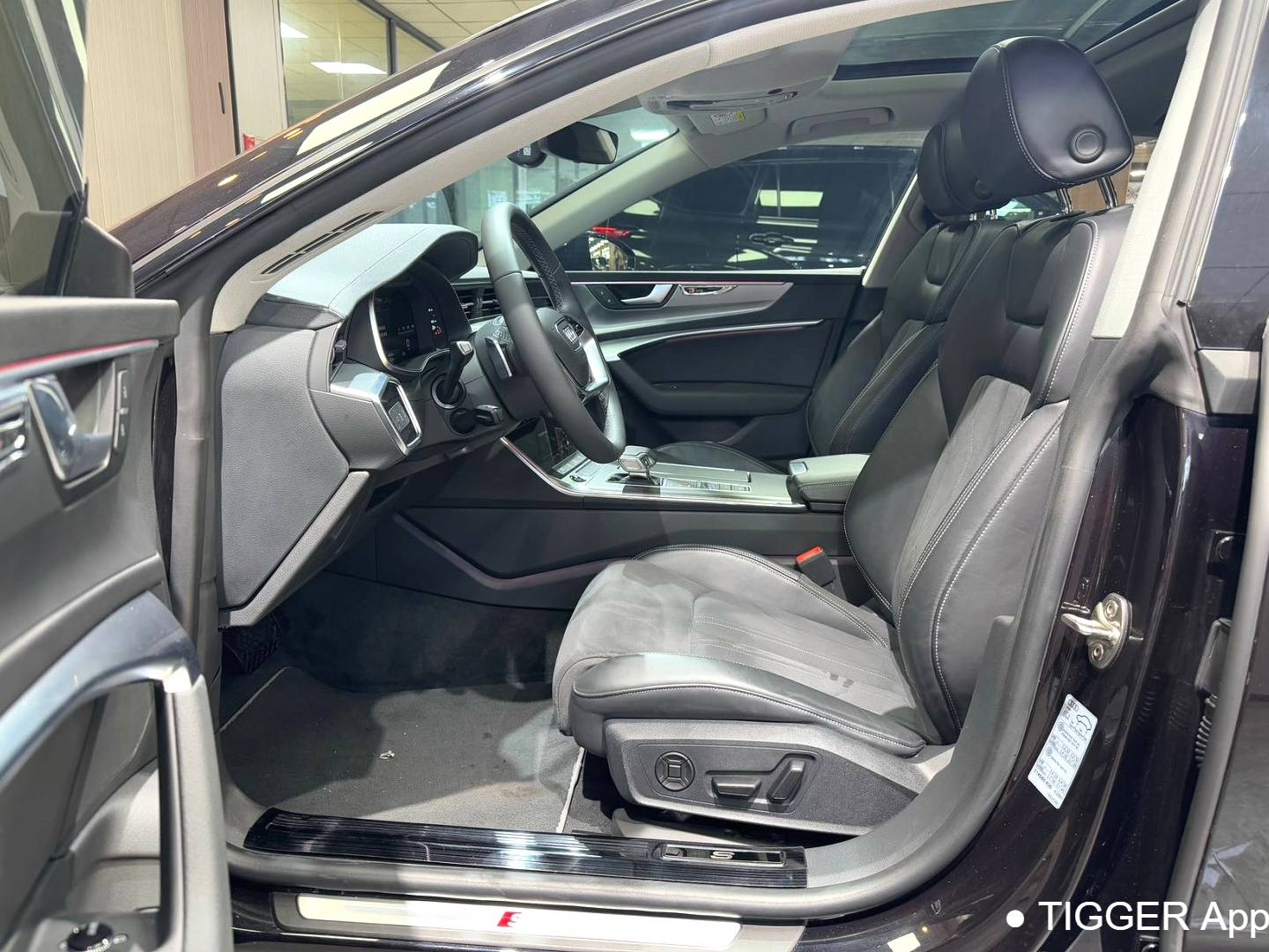 Audi 2024 A7L 2.0TFSI 45TFSI S-line Dreaming Flow Crystal Package Automatic Transmission