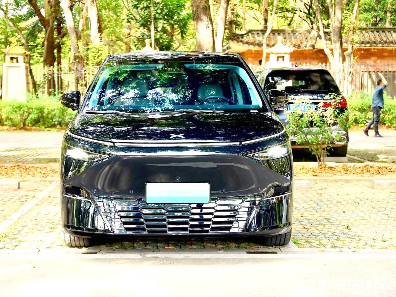 XPENG 2024 Model X9 702 Ultra-Long Range Max Automatic