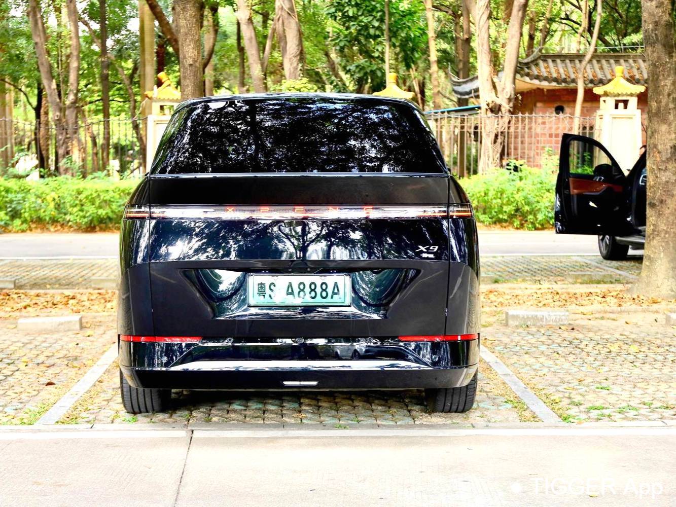 XPENG 2024 Model X9 702 Ultra-Long Range Max Automatic