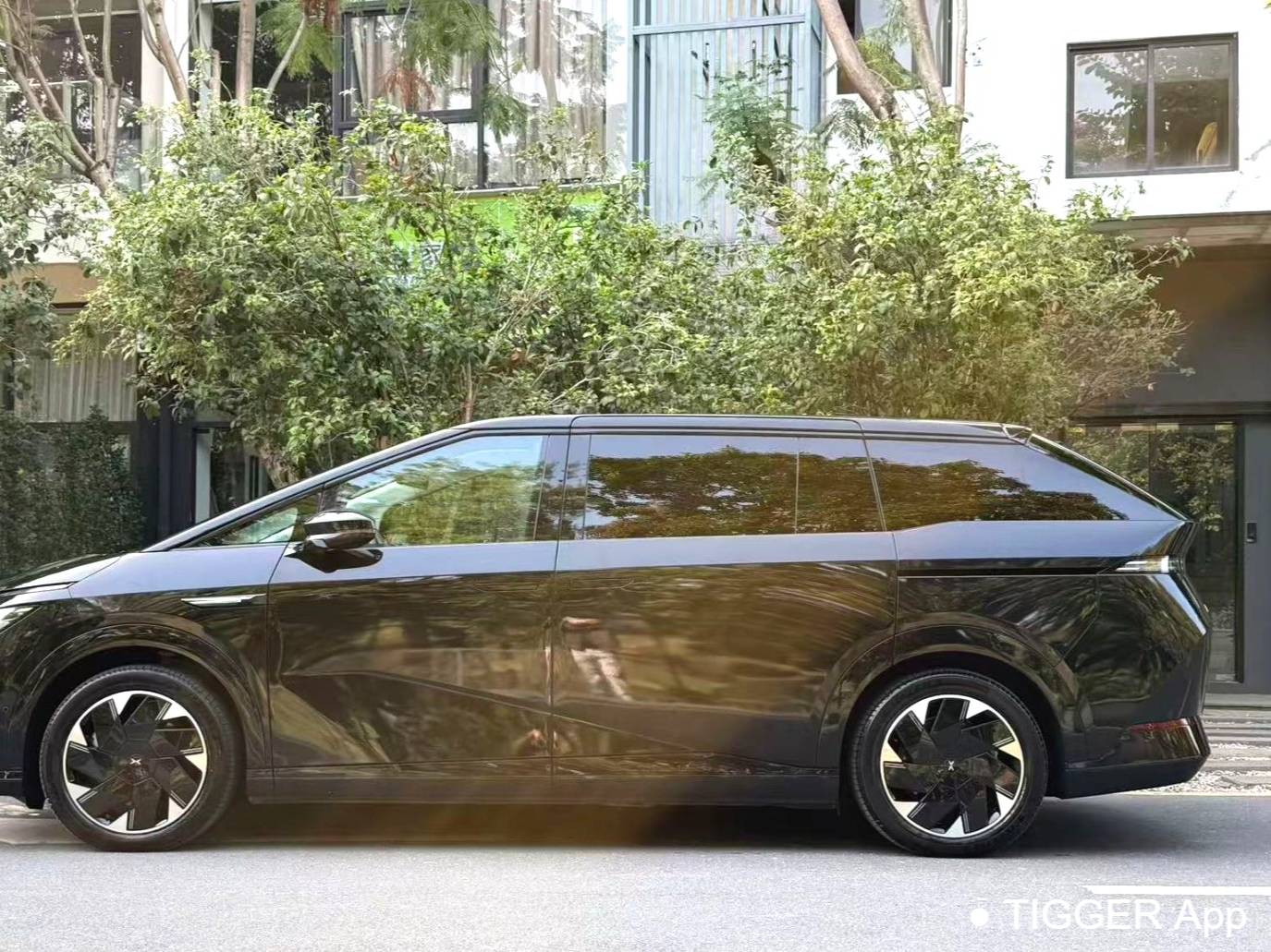 XPENG 2024 X9 702 Long Range Max Automatic Transmission