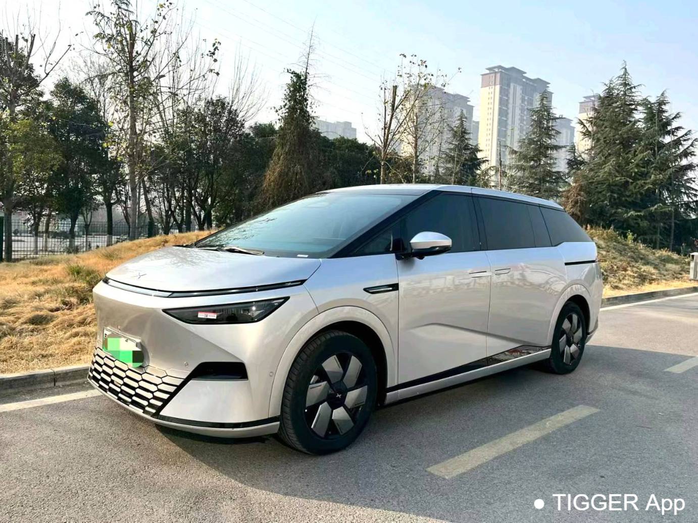 XPENG 2024 X9 640 four-wheel drive high-performance Max automatic transmission