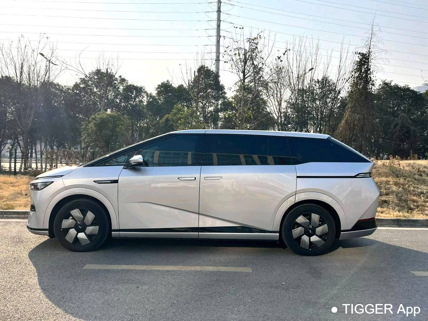 XPENG 2024 X9 640 four-wheel drive high-performance Max automatic transmission