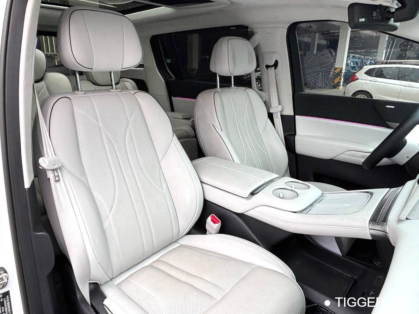 XPENG 2024 X9 640 four-wheel drive high-performance Max automatic transmission