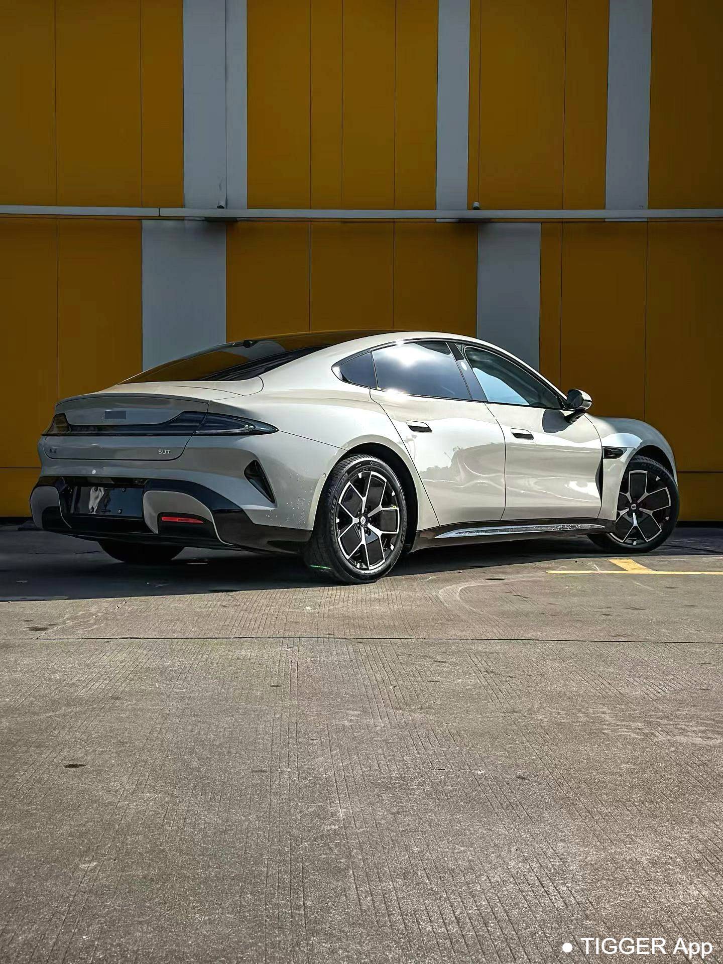 used Xiaomi 2024 SU7 700km rear wheel drive standard founding version automatic transmission