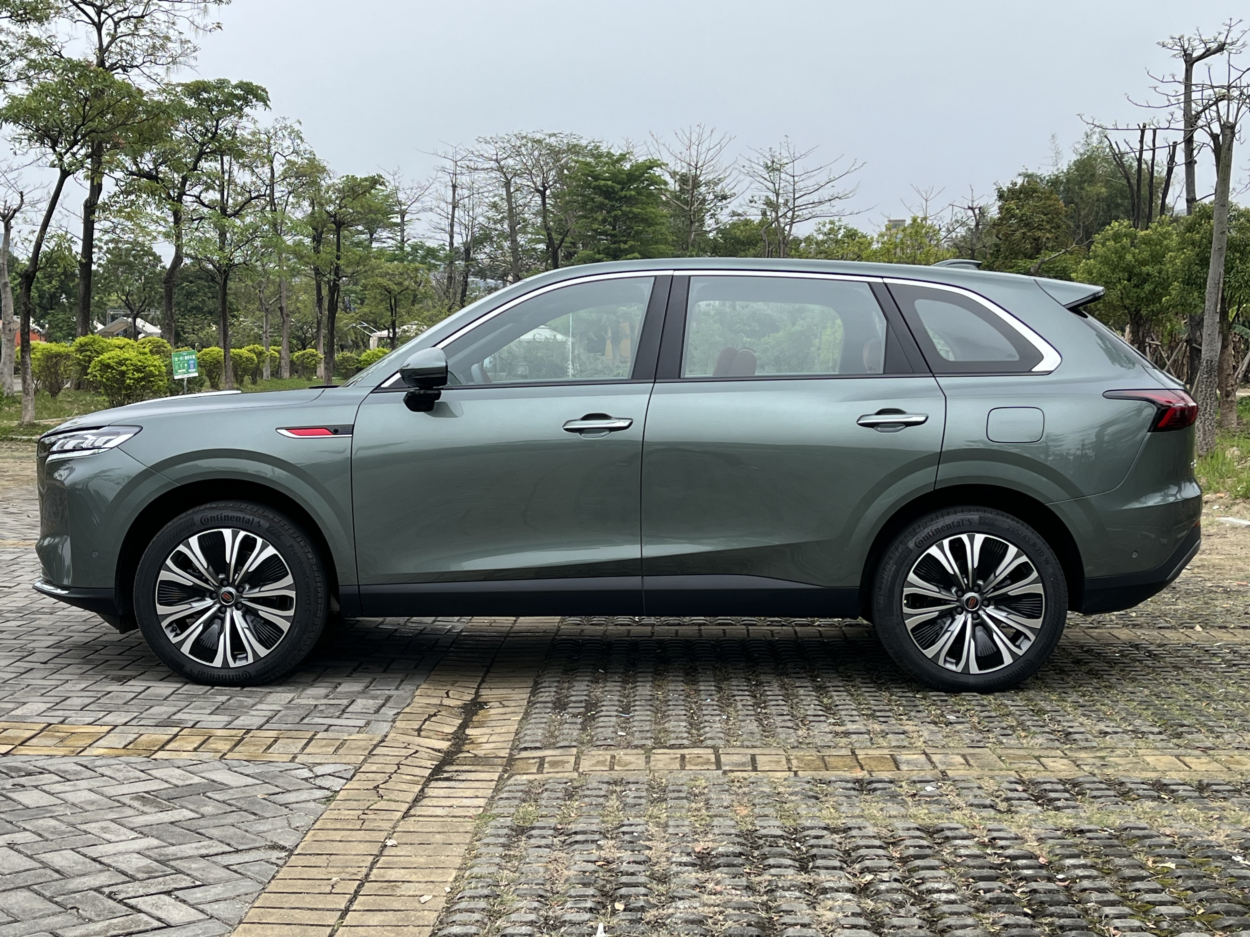 Hong Qi 2026 HS6 PHEV 220 Four-Wheel Drive Intelligent Hybrid Edition